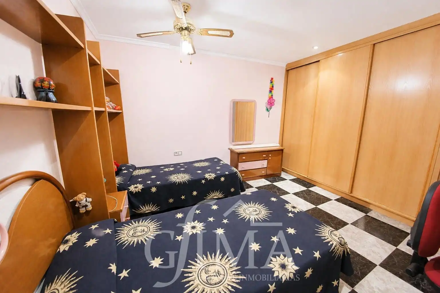 Dormitori de Casa o xalet en venda en Tomelloso amb Calefacció, Terrassa i Traster