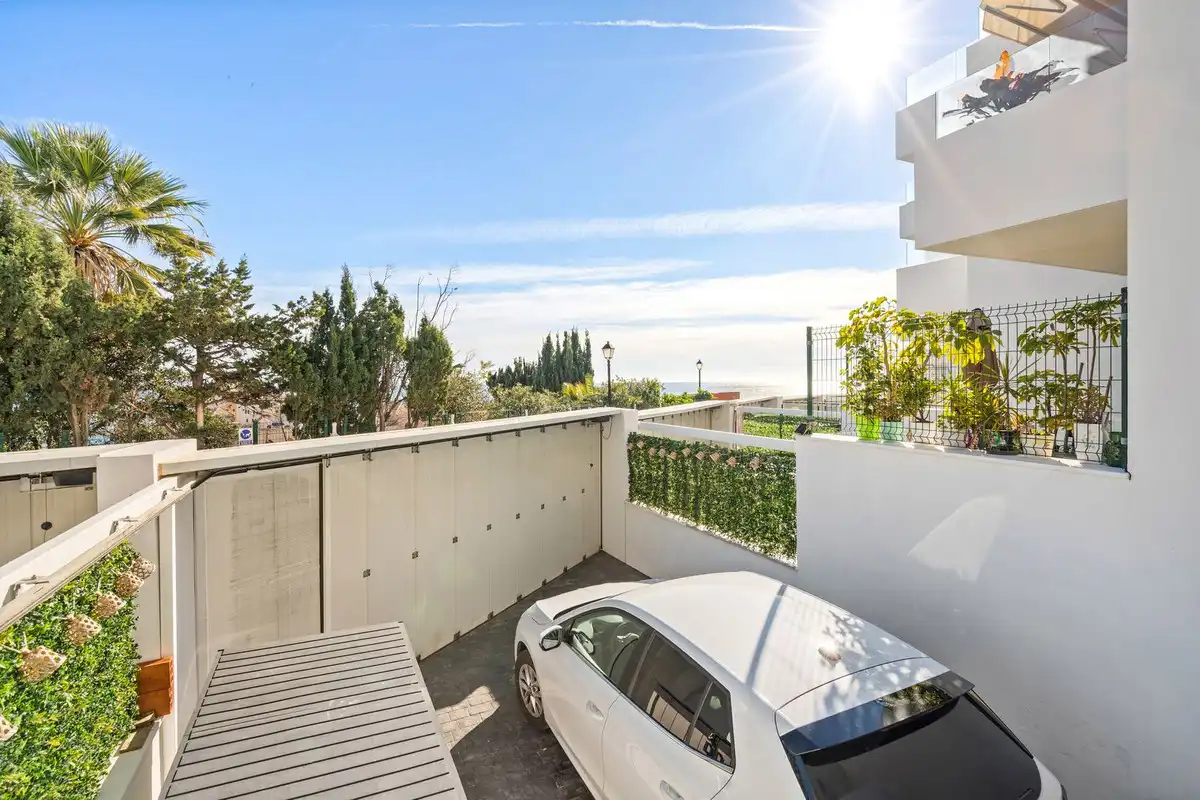 Terrasse von Einfamilien-Reihenhaus zum Verkauf in Fuengirola mit Klimaanlage, Heizung und Terrasse
