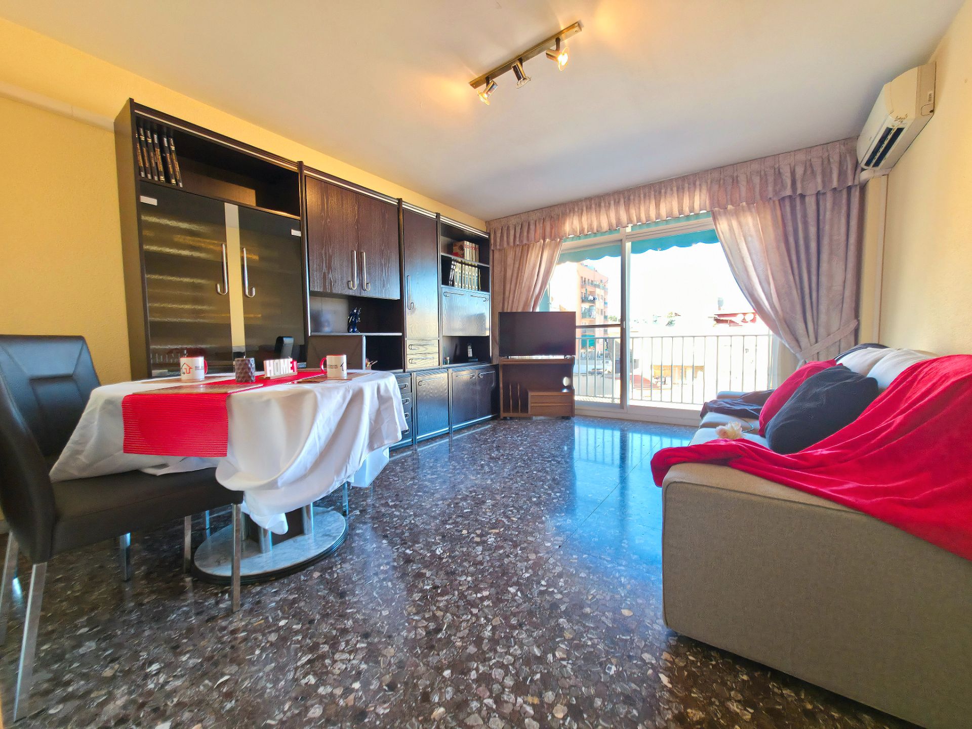 Sala de estar de Piso en venta en Sant Andreu de la Barca con Aire acondicionado, Calefacción y Horno