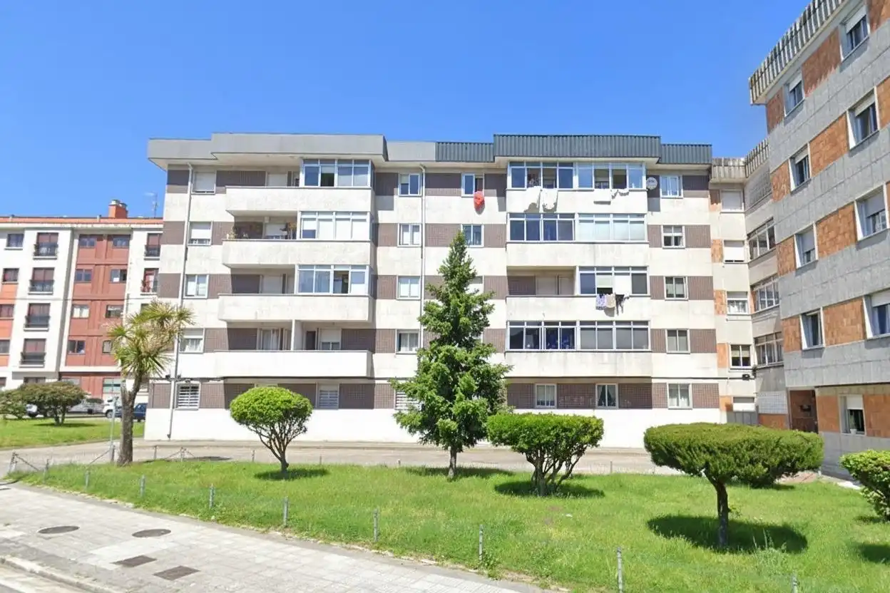 Vista exterior de Pis en venda en Pontevedra Capital  amb Terrassa i Balcó