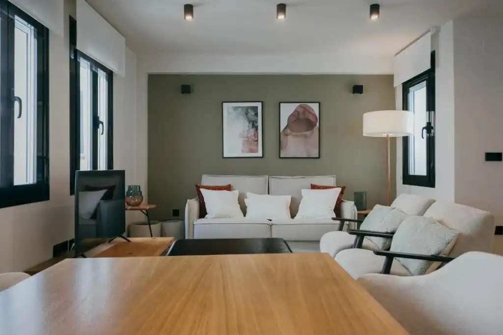 Living room of Flat for sale in Sevilla  with Air Conditioner, Heating and Furnished