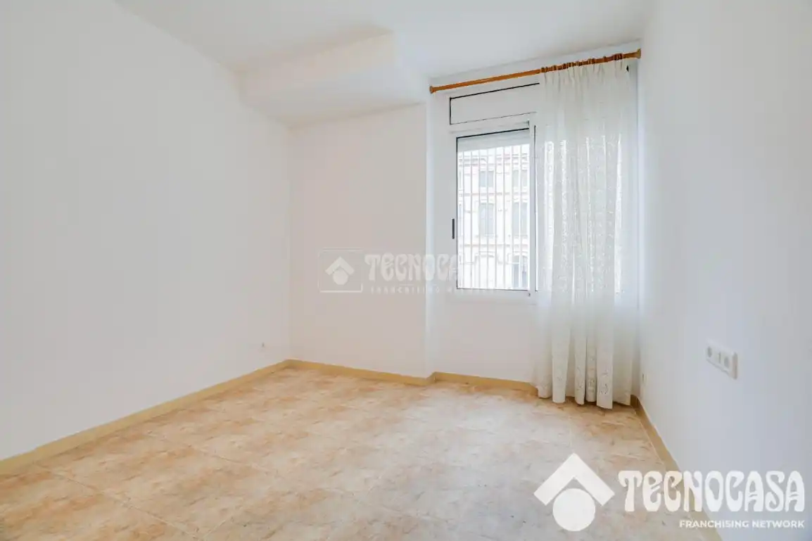 Bedroom of Flat for sale in Mataró  with Air Conditioner, Heating and Storage room