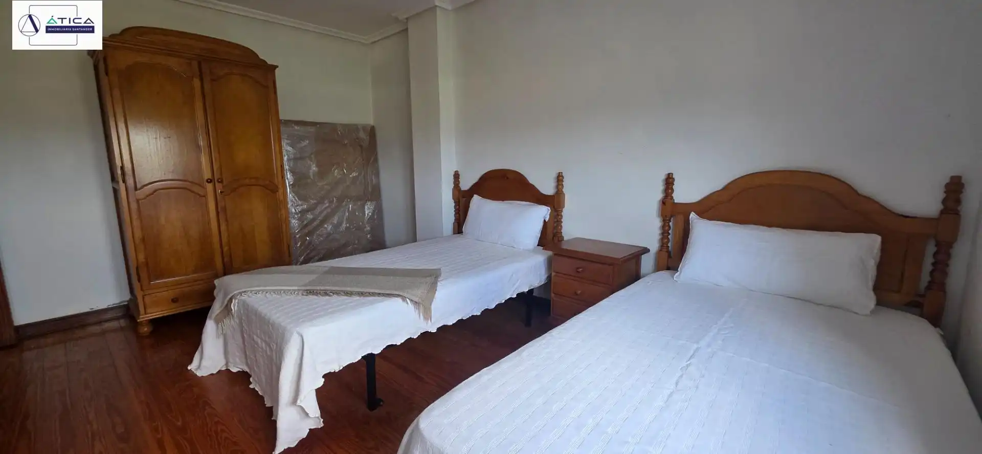 Habitación de Finca rústica en venta en Bárcena de Cicero con Jardín privado y Amueblado