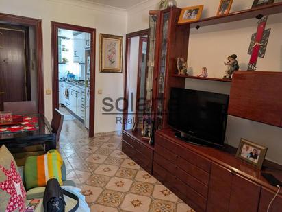 Living room of Flat for sale in L'Hospitalet de Llobregat  with Air Conditioner, Furnished and Balcony