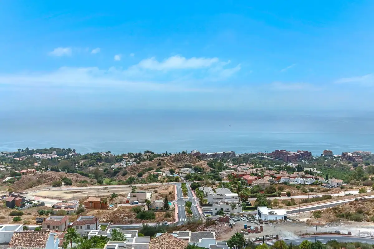 Vista exterior de Dúplex en venda en Benalmádena amb Aire condicionat, Terrassa i Traster