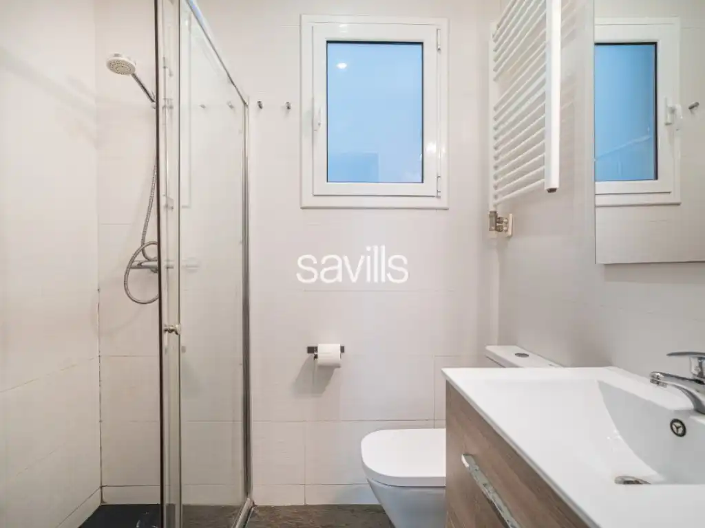 Baño de Apartamento en venta en Barcelona con Aire acondicionado, Horno y Balcón