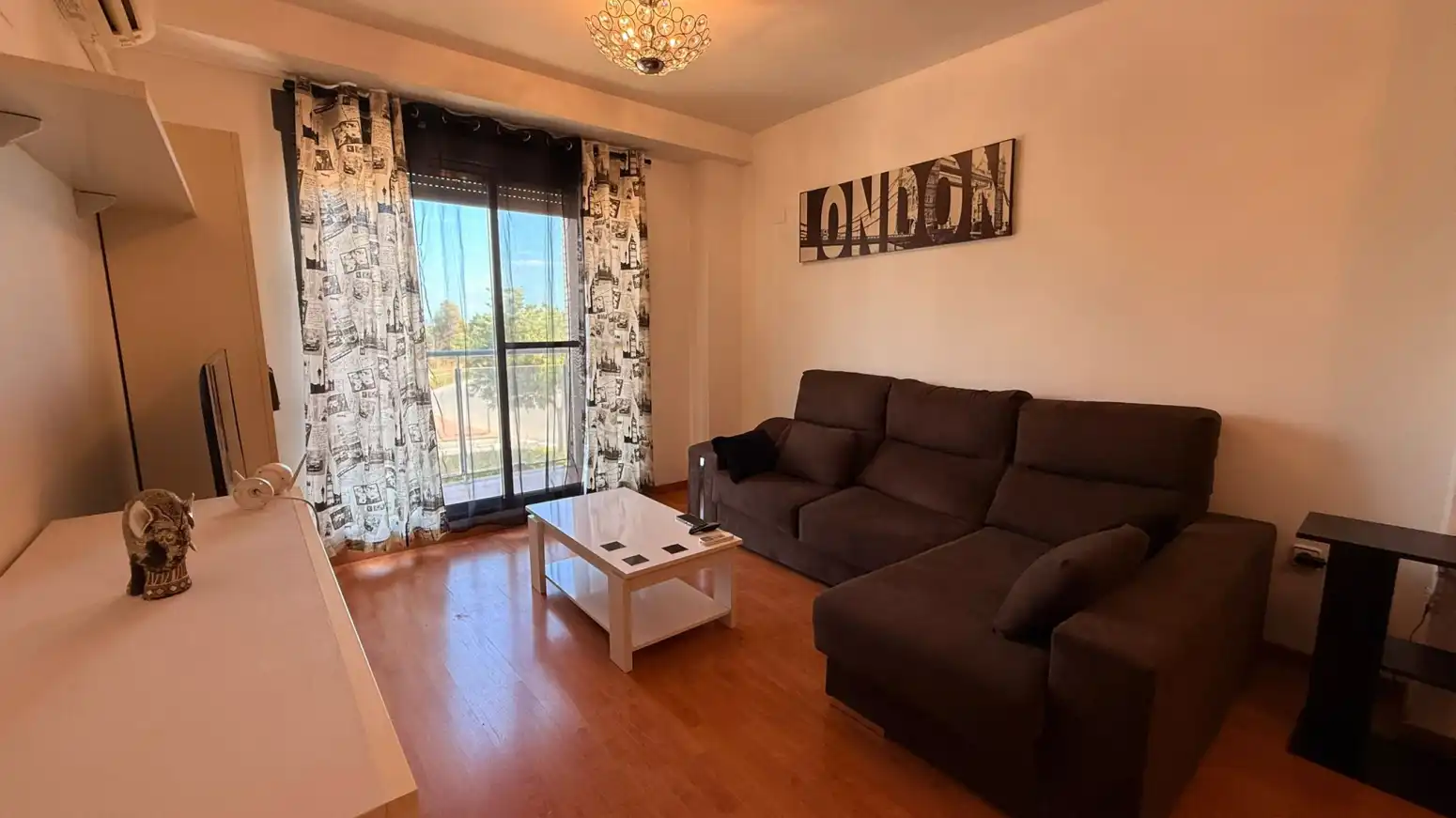 Wohnzimmer von Wohnung zur Miete in Sagunto / Sagunt mit Klimaanlage und Möbliert