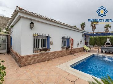 Casa con piscina en venta en Calle CIPRESES