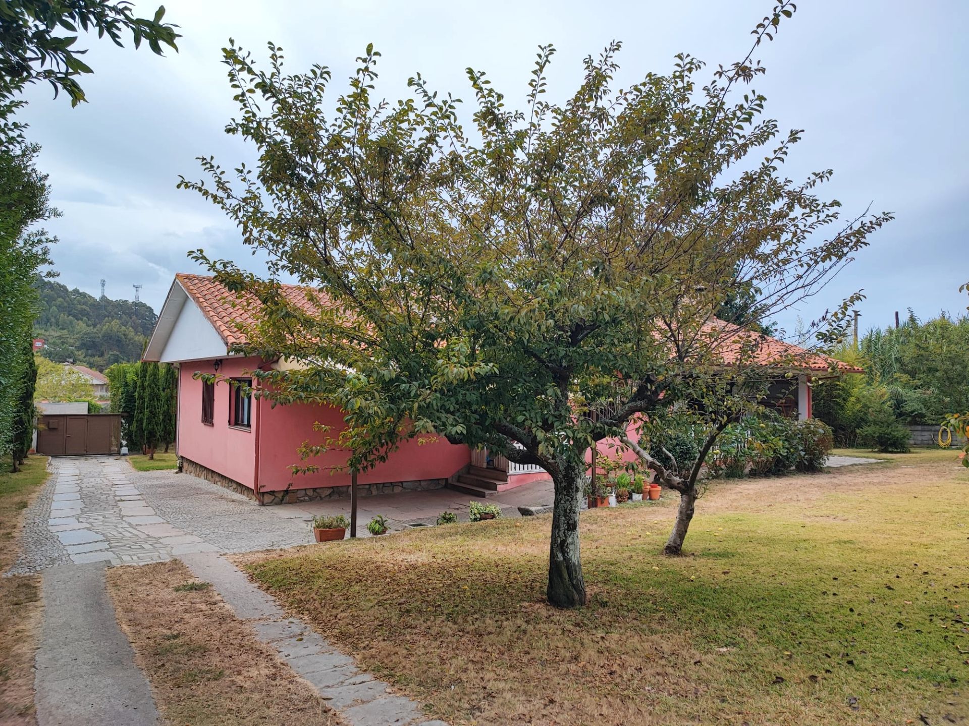 Vista exterior de Casa o xalet en venda en Nigrán amb Jardí privat, Terrassa i Moblat