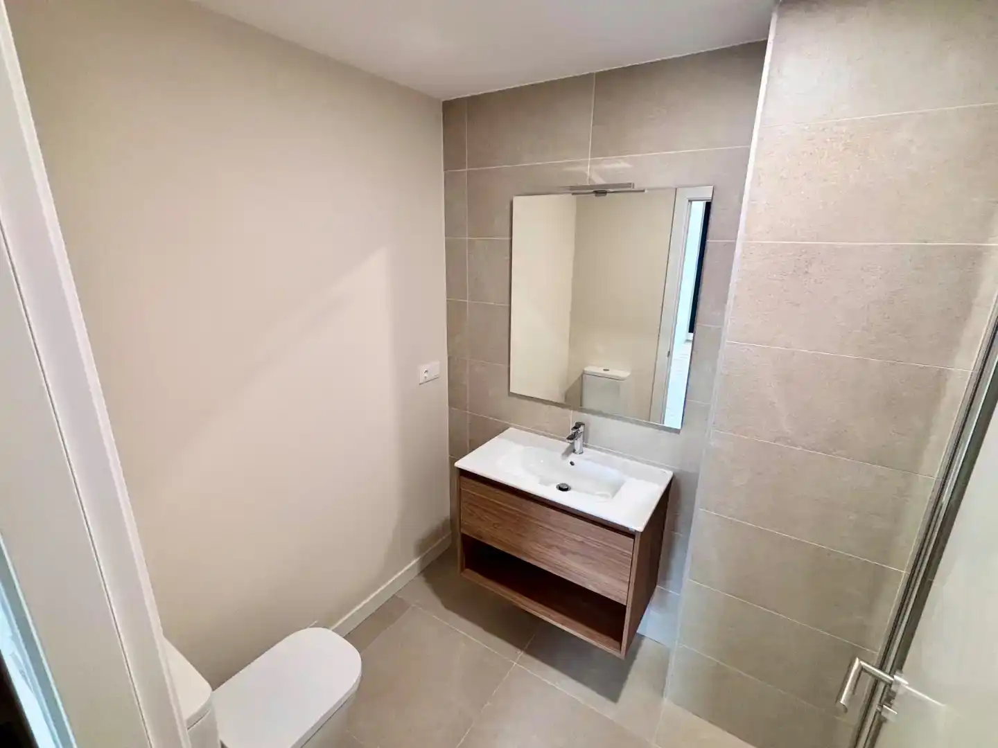 Baño de Piso en venta en Oleiros con Jardín privado, Trastero y Piscina
