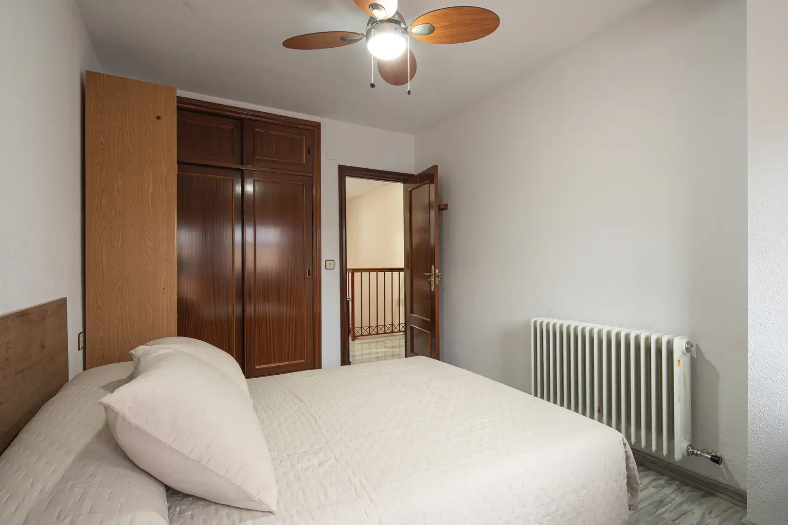 Casa adosada en venta en Angustias - Chana - Encina