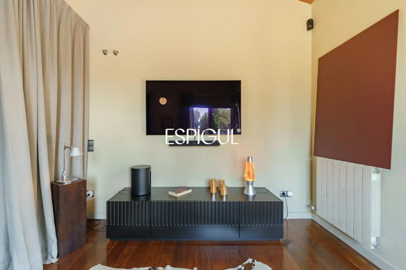 Sala de estar de Casa o chalet en venta en Molins de Rei con Aire acondicionado, Calefacción y Jardín privado