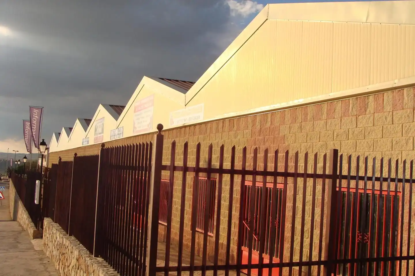 Vista exterior de Nave industrial en venta en Barajas de Melo
