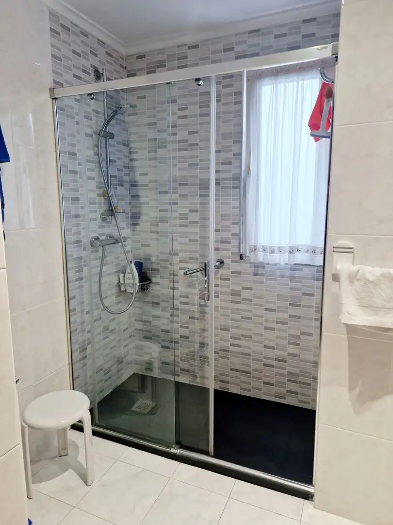 Baño de Piso en venta en Avilés con Calefacción, Parquet y Terraza