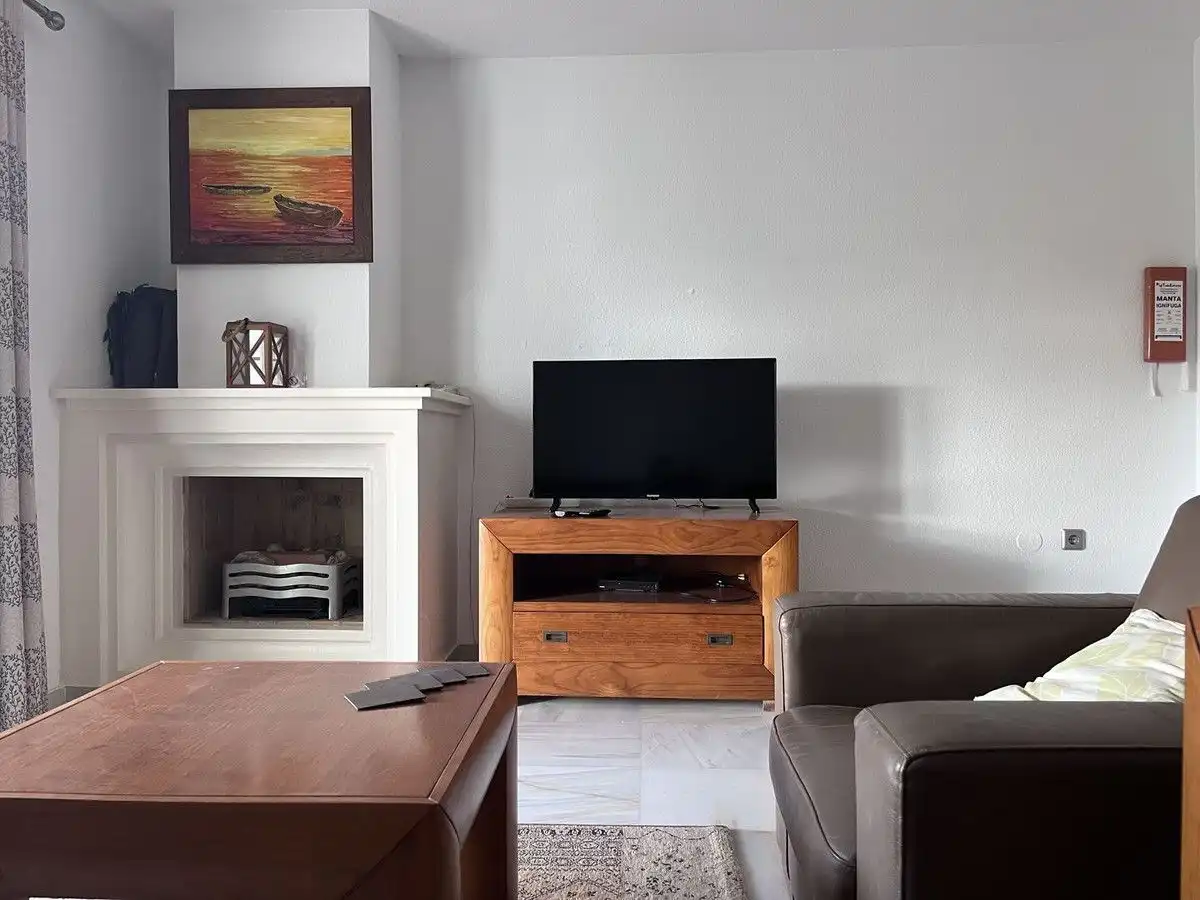 Sala d'estar de Apartament de lloguer en Estepona amb Calefacció, Terrassa i Moblat