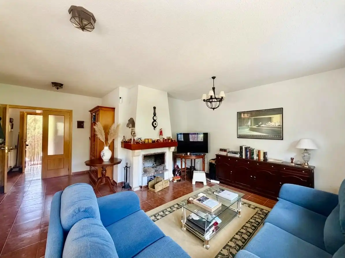 Sala de estar de Casa o chalet en venta en El Espinar con Calefacción, Jardín privado y Terraza