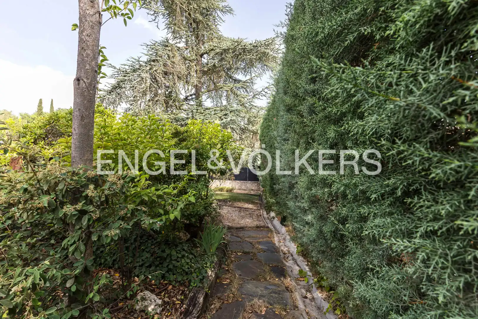 Vista exterior de Casa o xalet en venda en Tres Cantos amb Calefacció, Jardí privat i Parquet