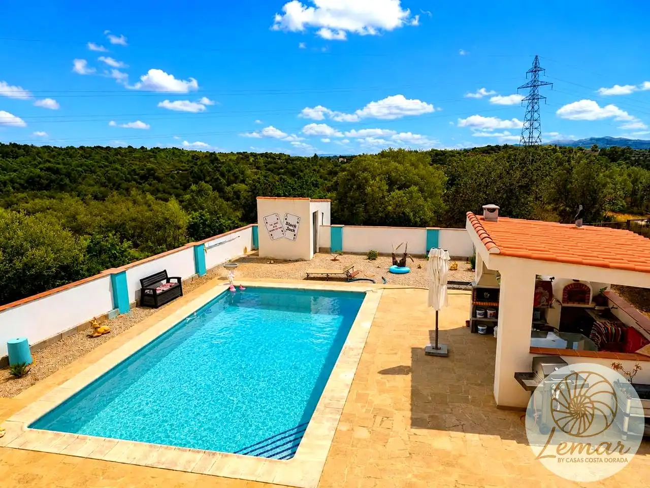 Schwimmbecken von Country house zum Verkauf in L'Ametlla de Mar  mit Klimaanlage, Heizung und Privatgarten