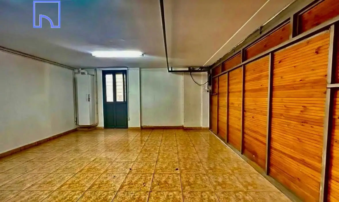 Houses for sale in Tudela  with Air Conditioner, Heating and Storage room