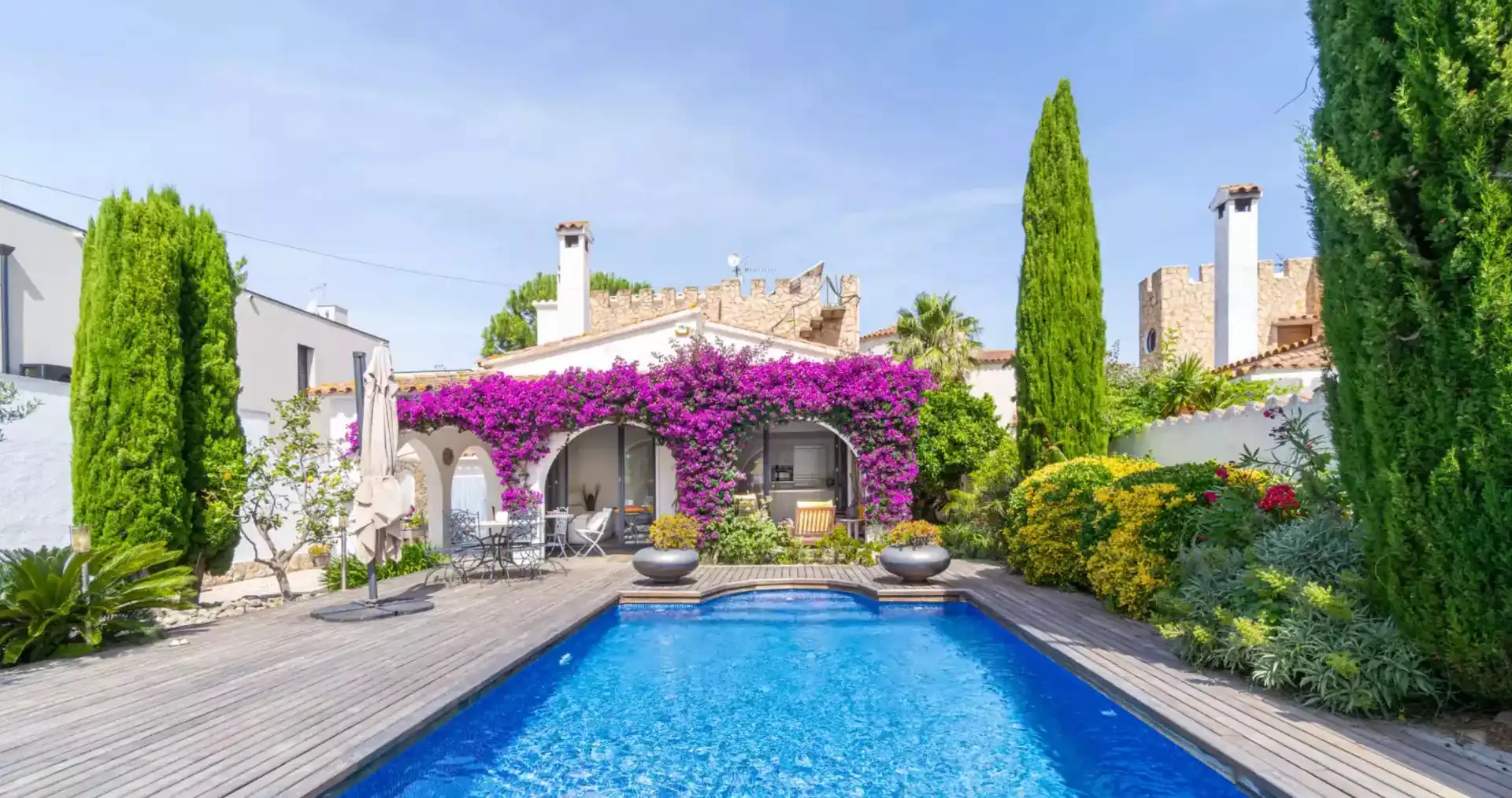 Casa con piscina en venta en PENI 153
