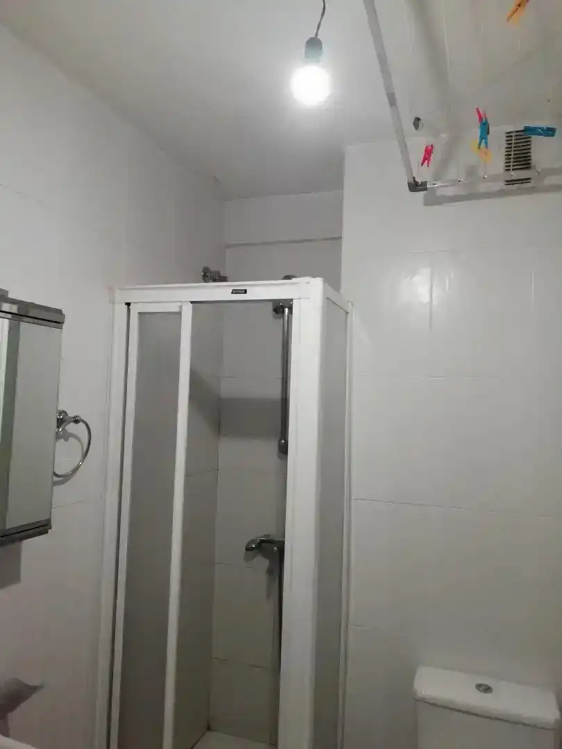 Bany de Estudi en venda en Santiago de Compostela  amb Moblat, Forn i Rentadora