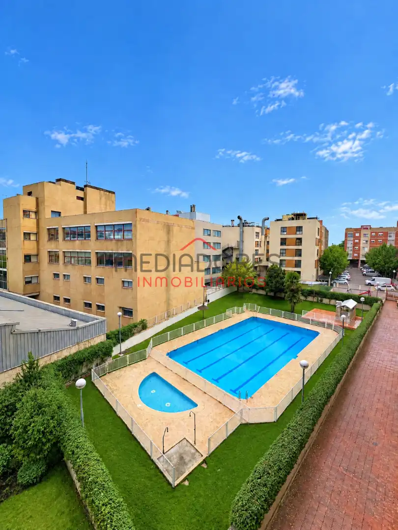 Flat with pool for sale in Calle de Julián Camarillo, imagen 13