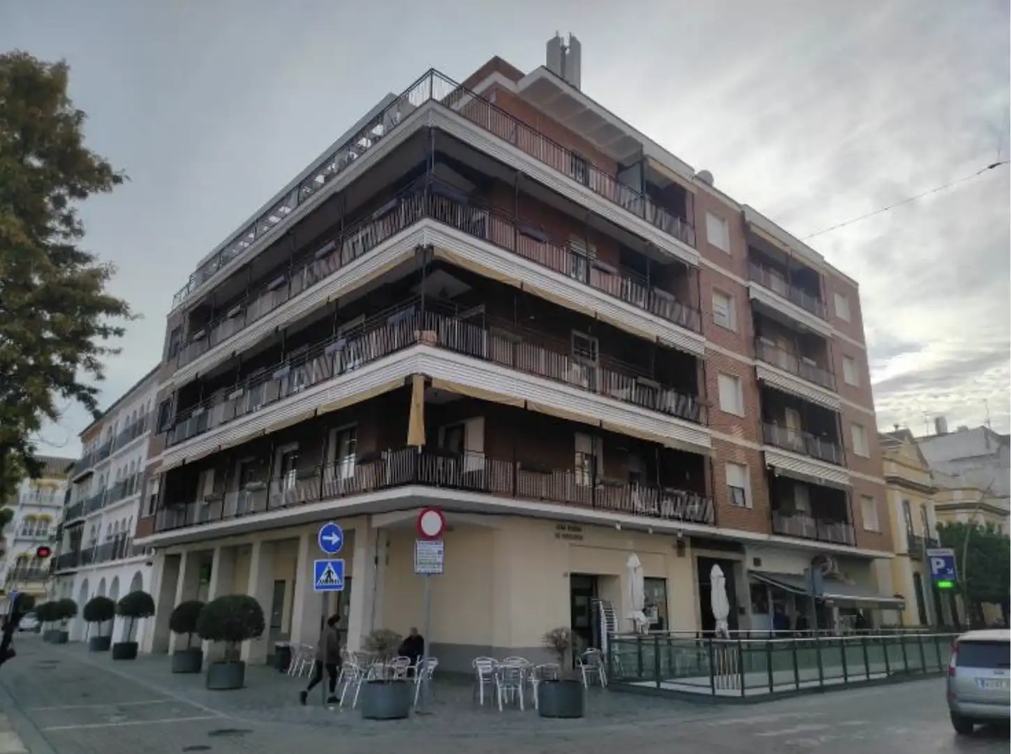 Business premises to rent in C/ Miguel de Cervantes y Pz de España