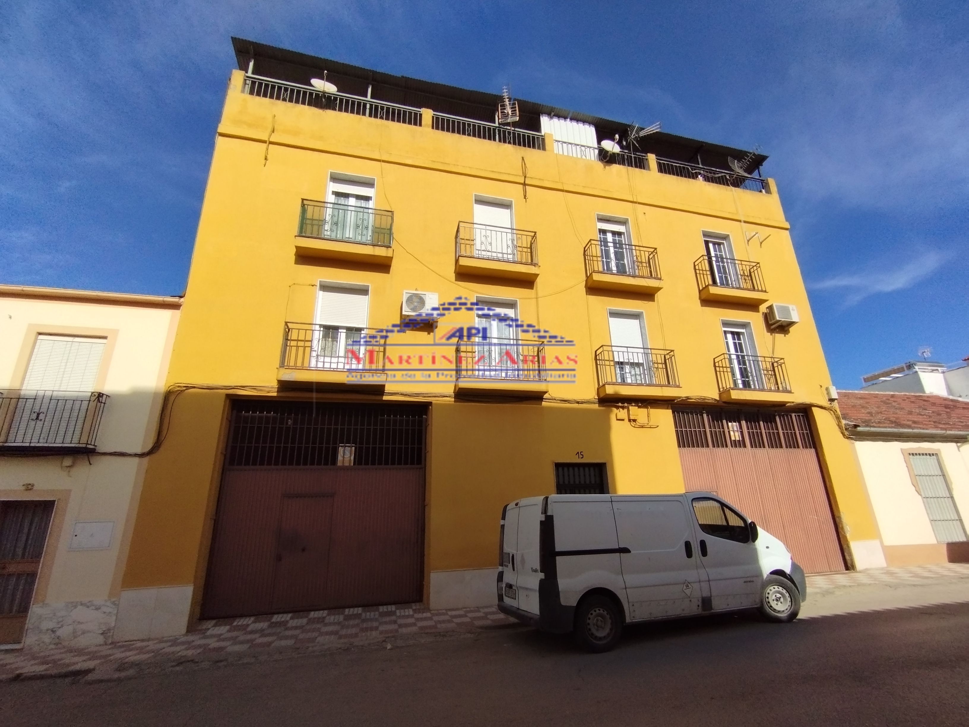 Vista exterior de Pis en venda en La Carolina amb Balcó