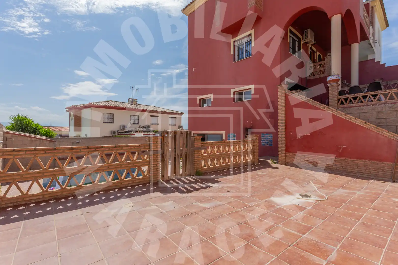 Vista exterior de Casa adosada en venta en Albolote con Terraza, Trastero y Piscina