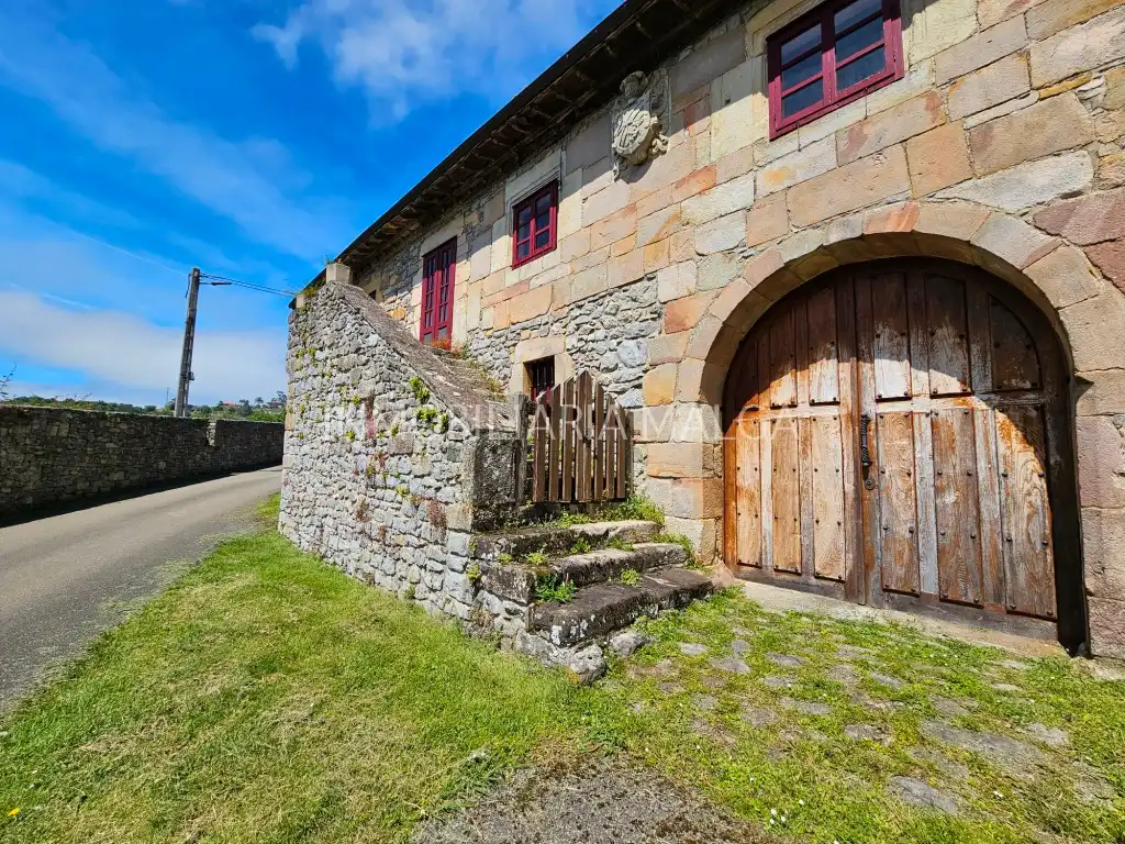 Vista exterior de Casa o xalet en venda en Villaviciosa amb Calefacció, Jardí privat i Parquet