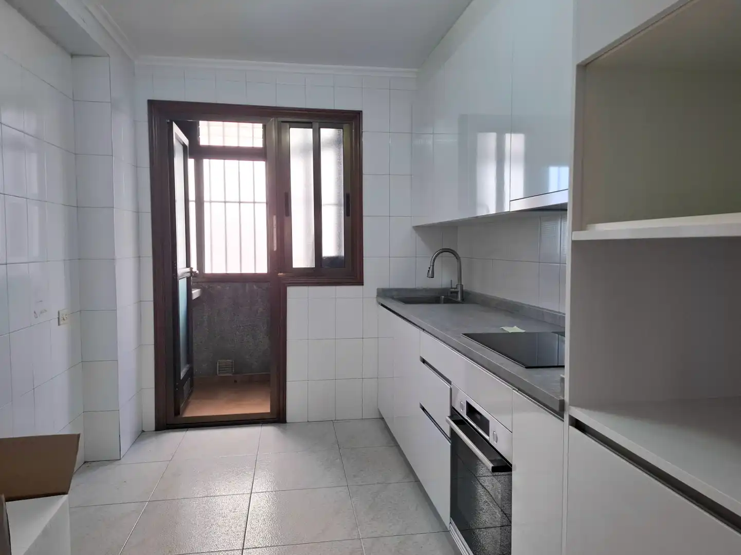 Cocina de Piso en venta en Vigo  con Calefacción y Trastero