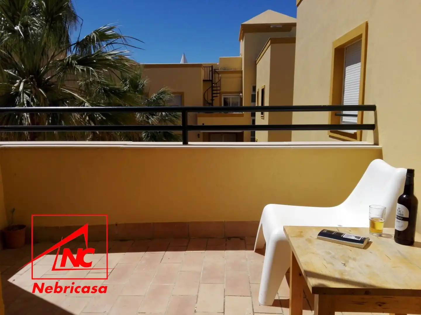 Terrasse von Wohnung zur Miete in Rota mit Terrasse, Schwimmbad und Möbliert