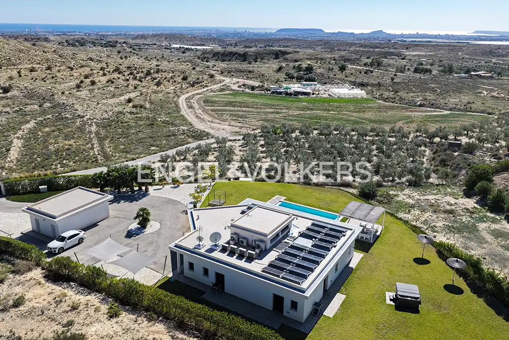 Casa o xalet en venda en Alicante / Alacant amb Aire condicionat, Calefacció i Jardí privat
