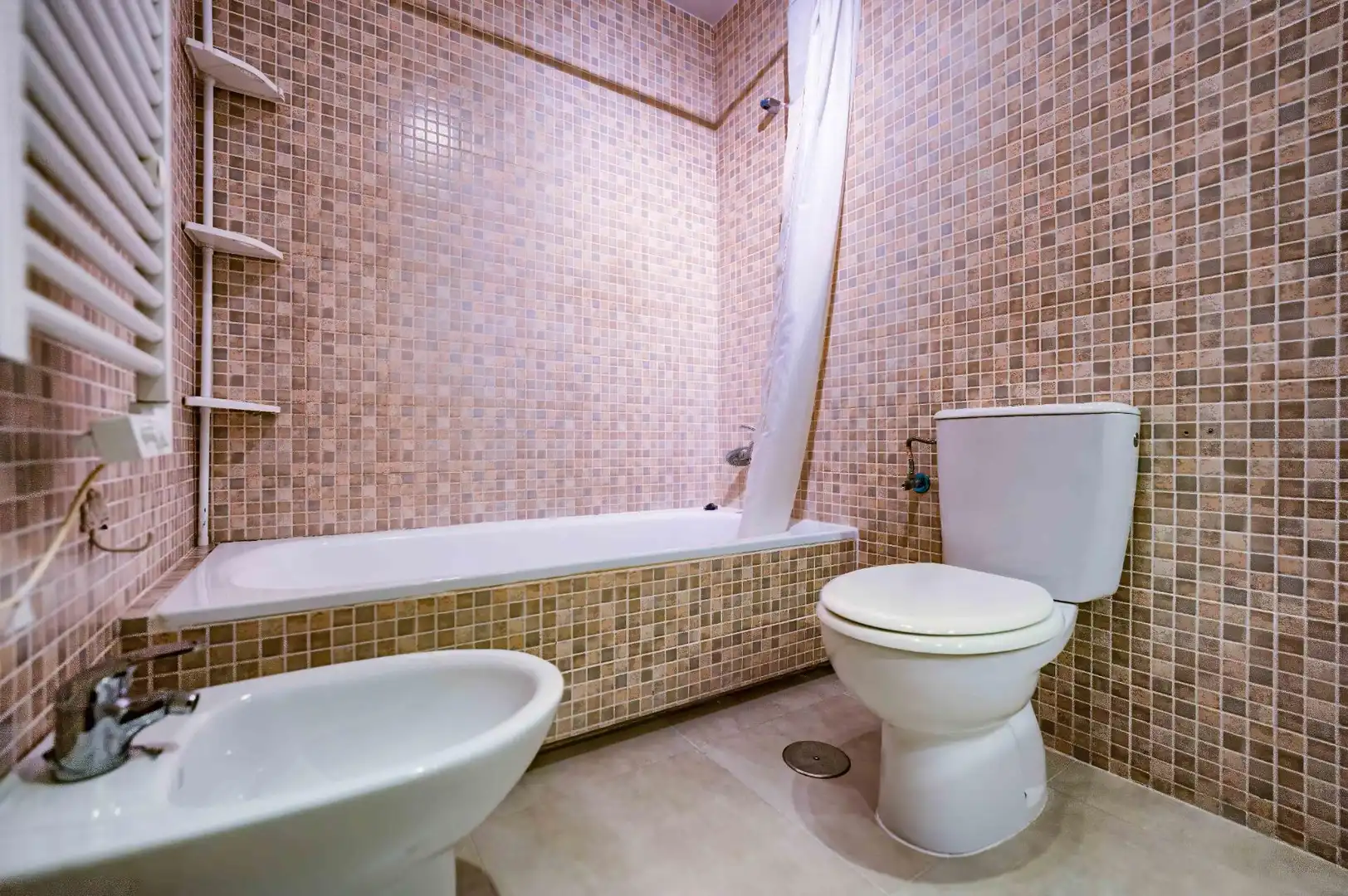 Baño de Casa adosada en venta en Bormujos con Aire acondicionado, Jardín privado y Terraza