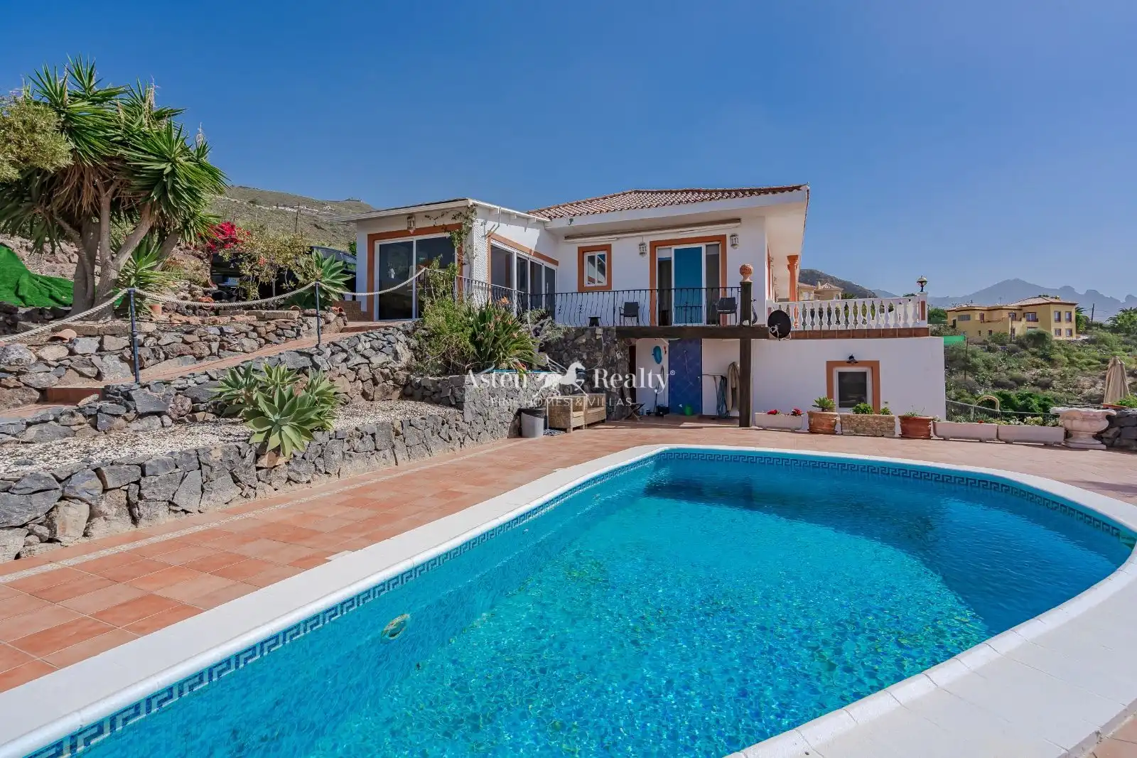 Vista exterior de Casa o chalet en venta en Adeje con Aire acondicionado, Terraza y Piscina