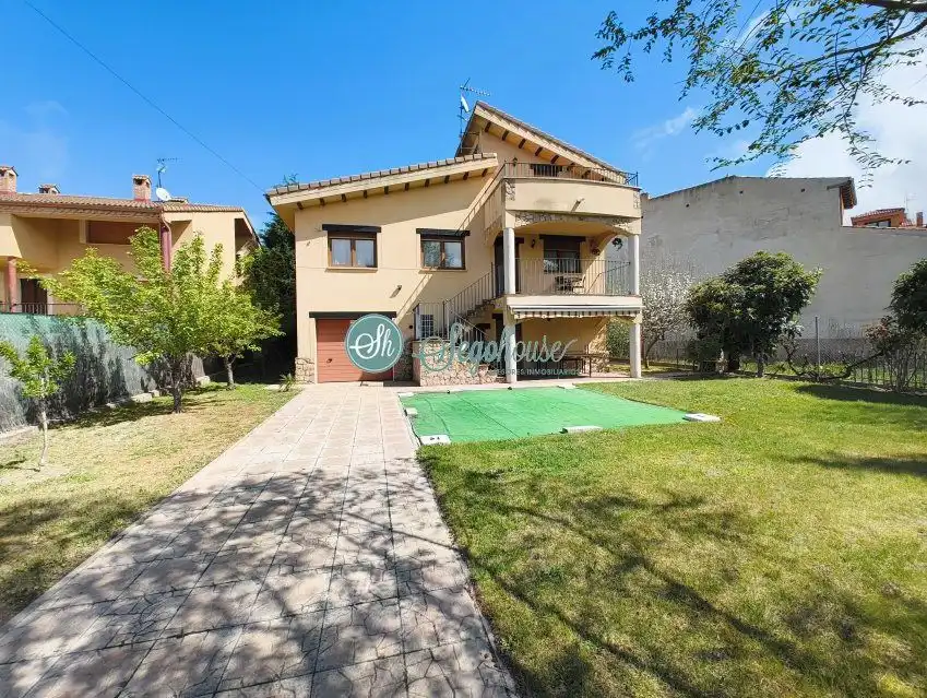 Vista exterior de Casa o chalet en venta en San Cristóbal de Segovia con Calefacción, Jardín privado y Terraza