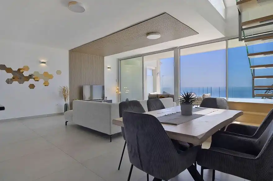 Comedor de Ático en venta en Benalmádena con Aire acondicionado, Terraza y Trastero