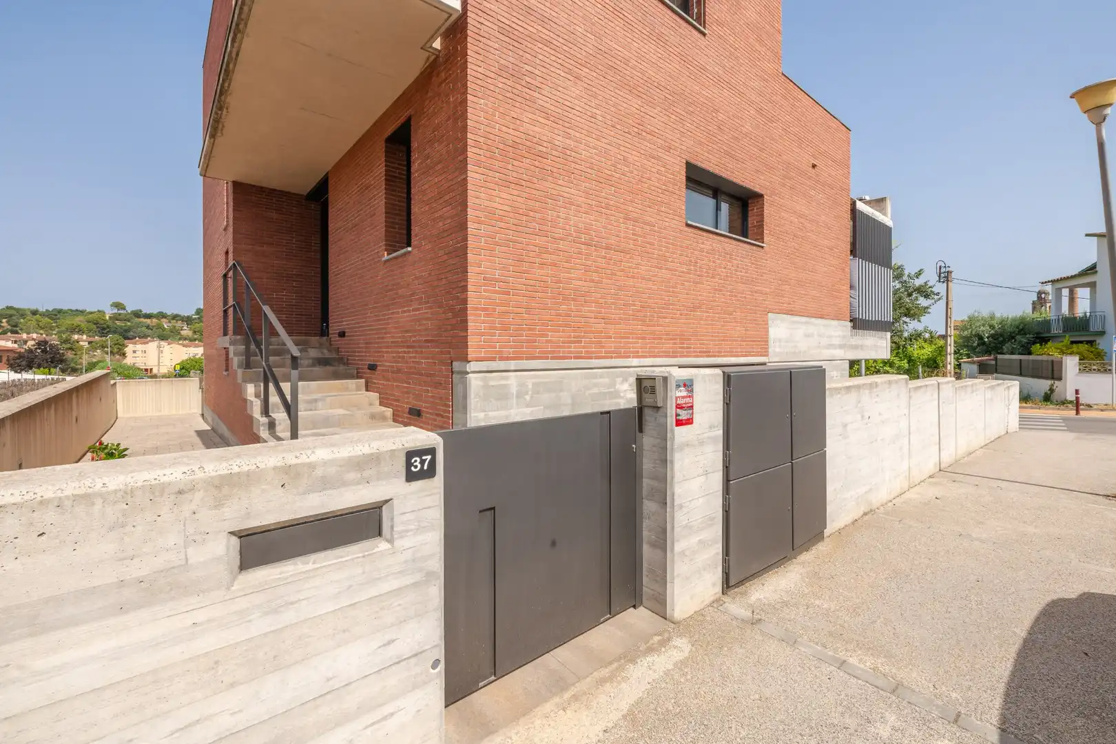 Exterior view of Houses for sale in Banyoles