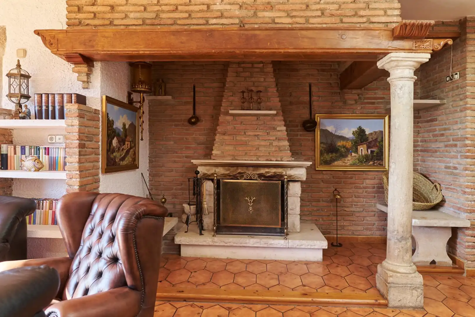 Sala d'estar de Finca rústica en venda en Jaén amb Aire condicionat, Calefacció i Jardí privat
