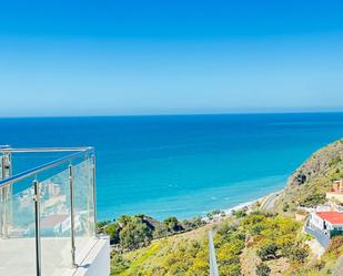 Vista exterior de Pis en venda en Nerja amb Aire condicionat i Piscina comunitària