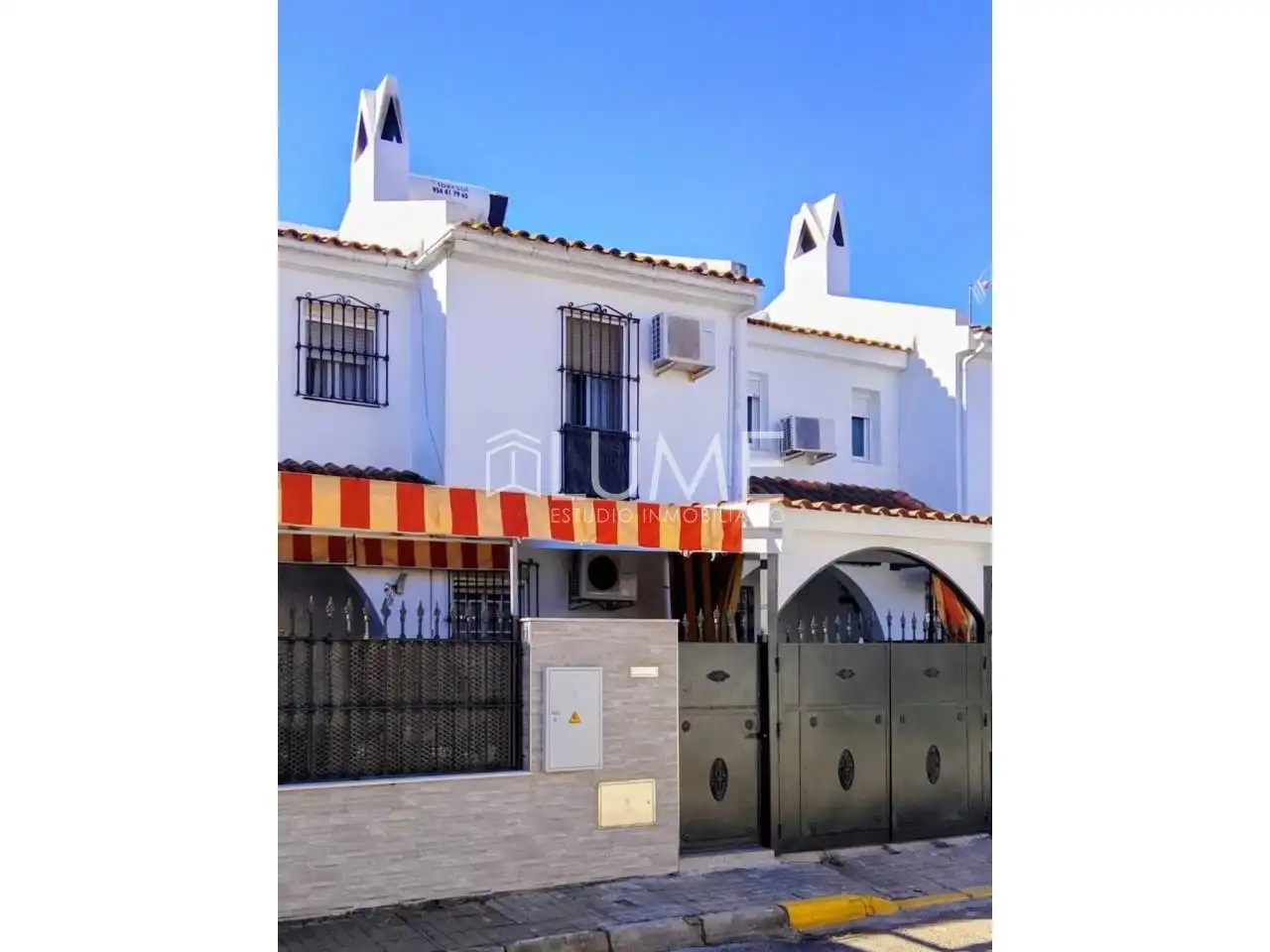 Exterior view of Houses for sale in Sevilla