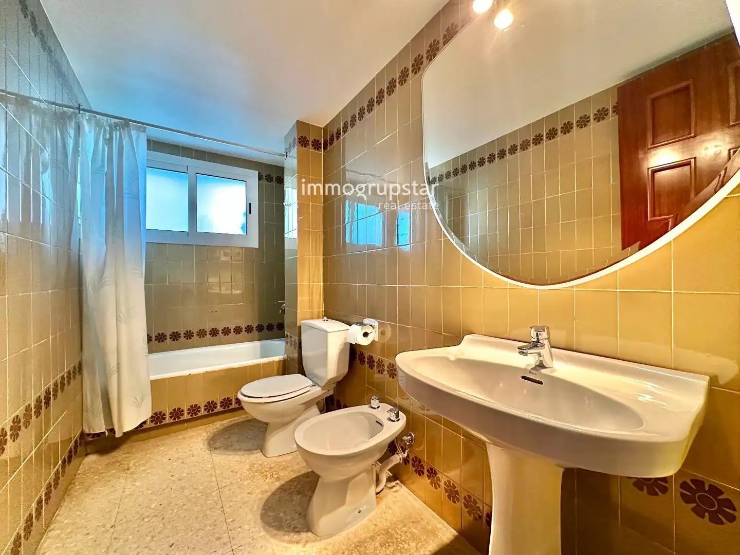 Badezimmer von Wohnungen zum Verkauf in Castell d'Aro, Platja d'Aro i s'Agaró mit Terrasse und Möbliert