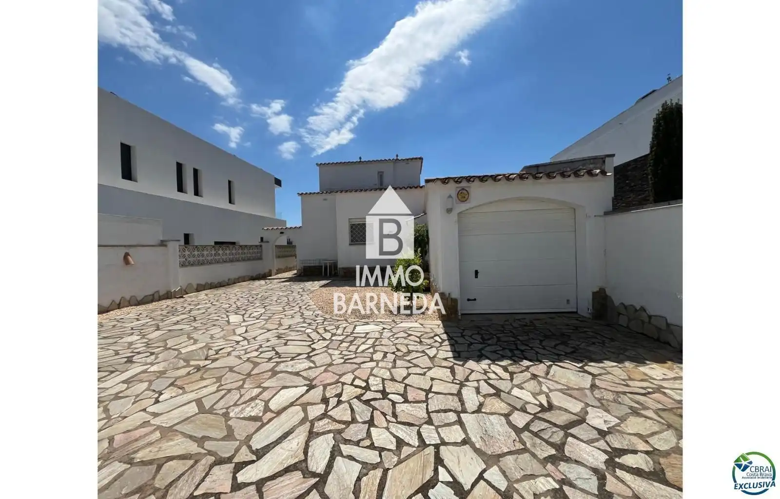Vista exterior de Casa o xalet en venda en Empuriabrava amb Calefacció, Jardí privat i Terrassa