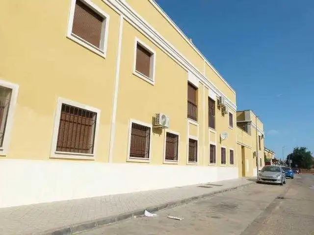 Casa aparellada en venda a C/ Albahaca, imagen 2
