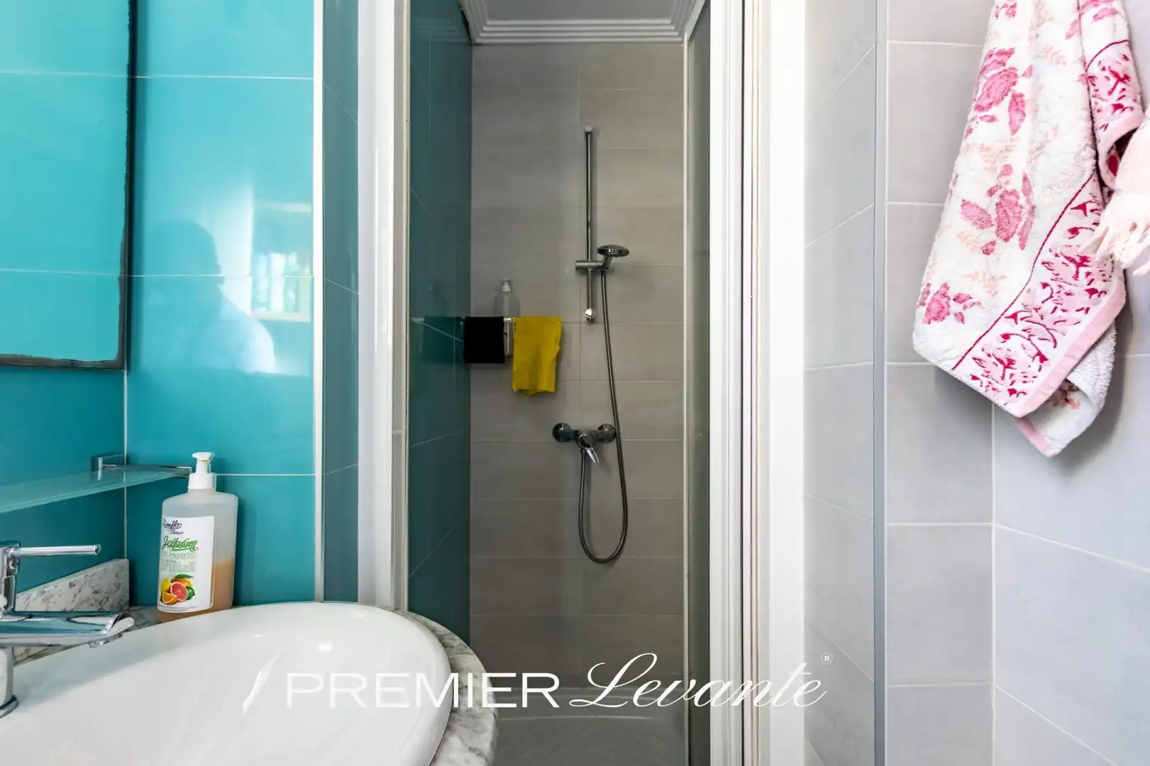 Badezimmer von Wohnung zum Verkauf in Alicante / Alacant mit Klimaanlage und Möbliert
