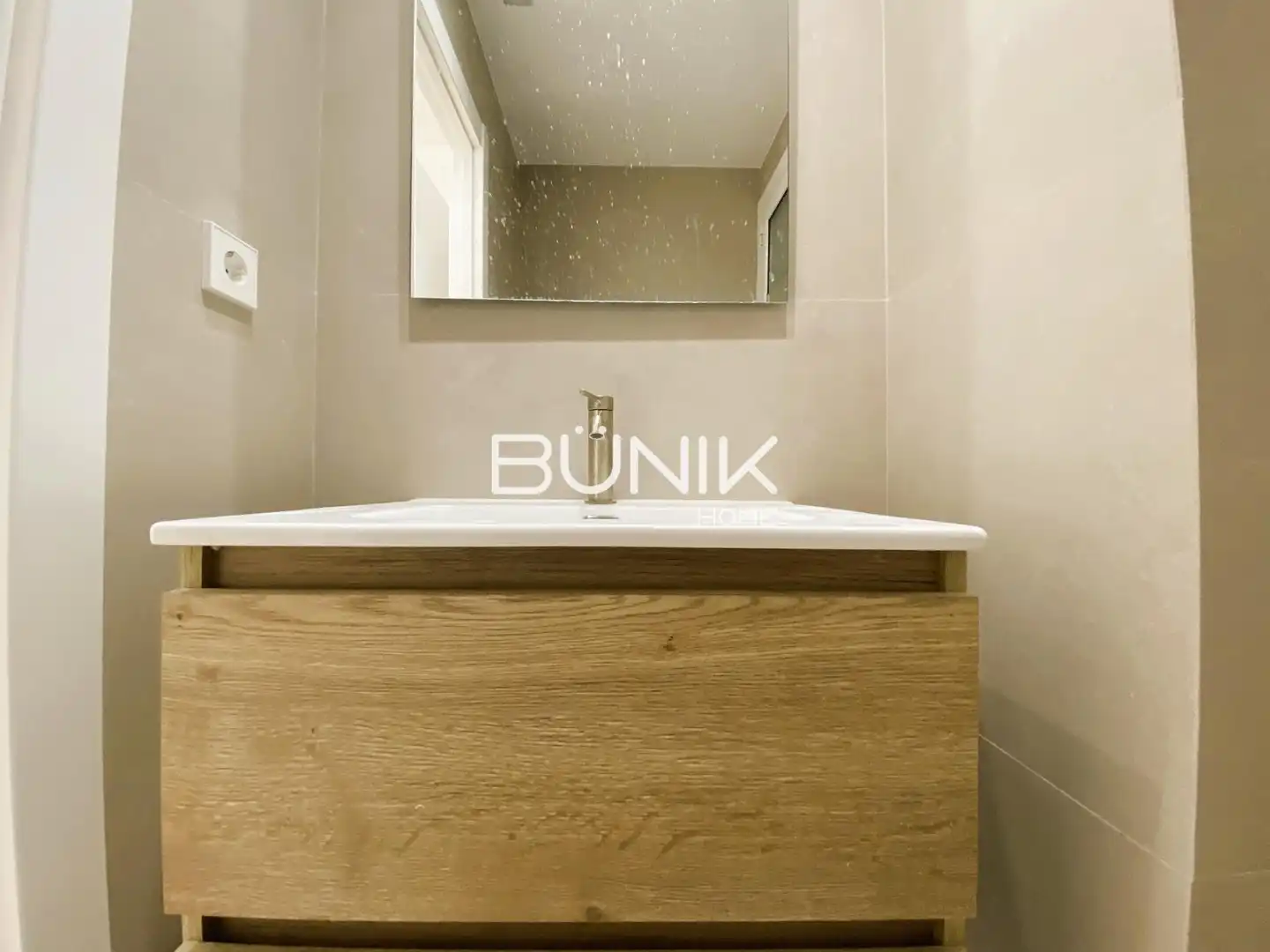 Bathroom of Office for rent in Barcelona  with Air Conditioner