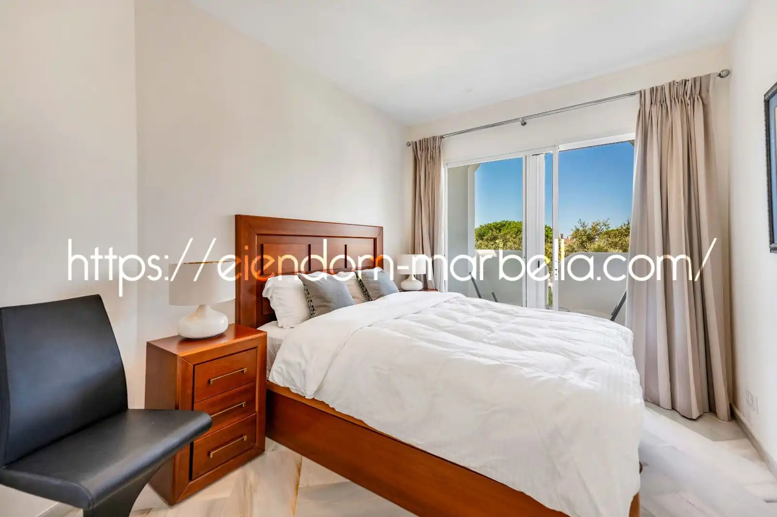 Bedroom of Apartments for sale in Marbella  with Air Conditioner, Terrace and Furnished