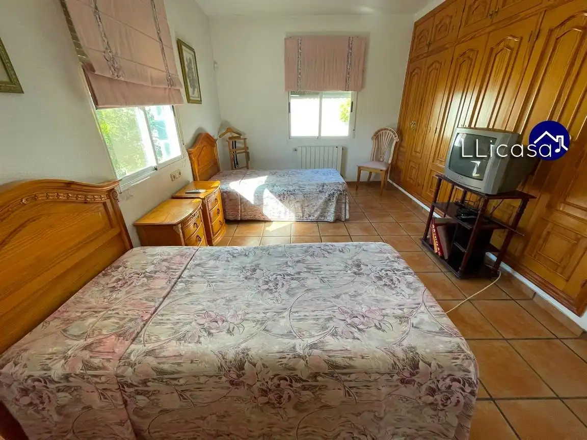 Habitación de Casa o chalet en venta en La Pobla de Vallbona con Calefacción, Jardín privado y Terraza