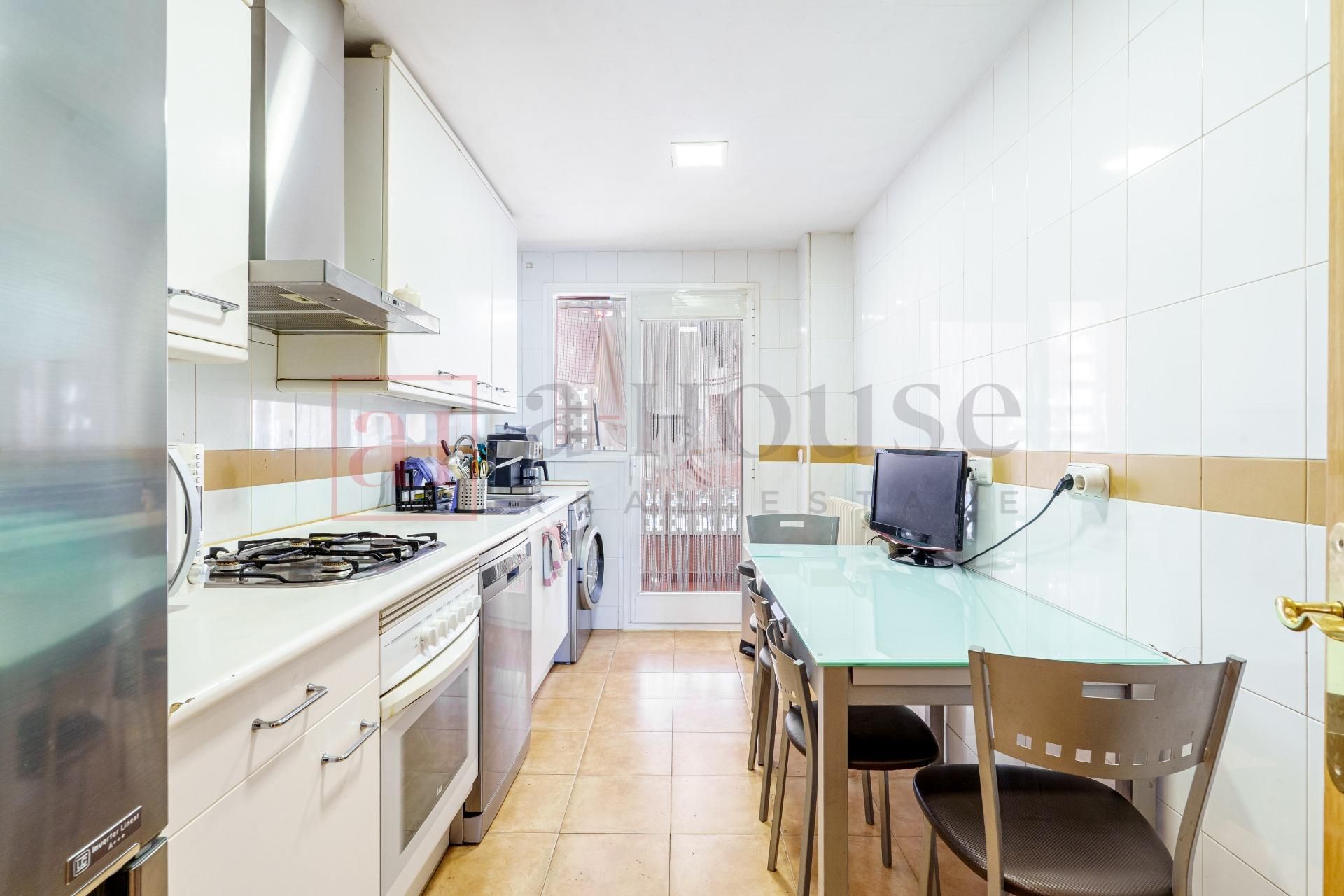 Kitchen of Flat for sale in  Madrid Capital  with Air Conditioner, Heating and Terrace