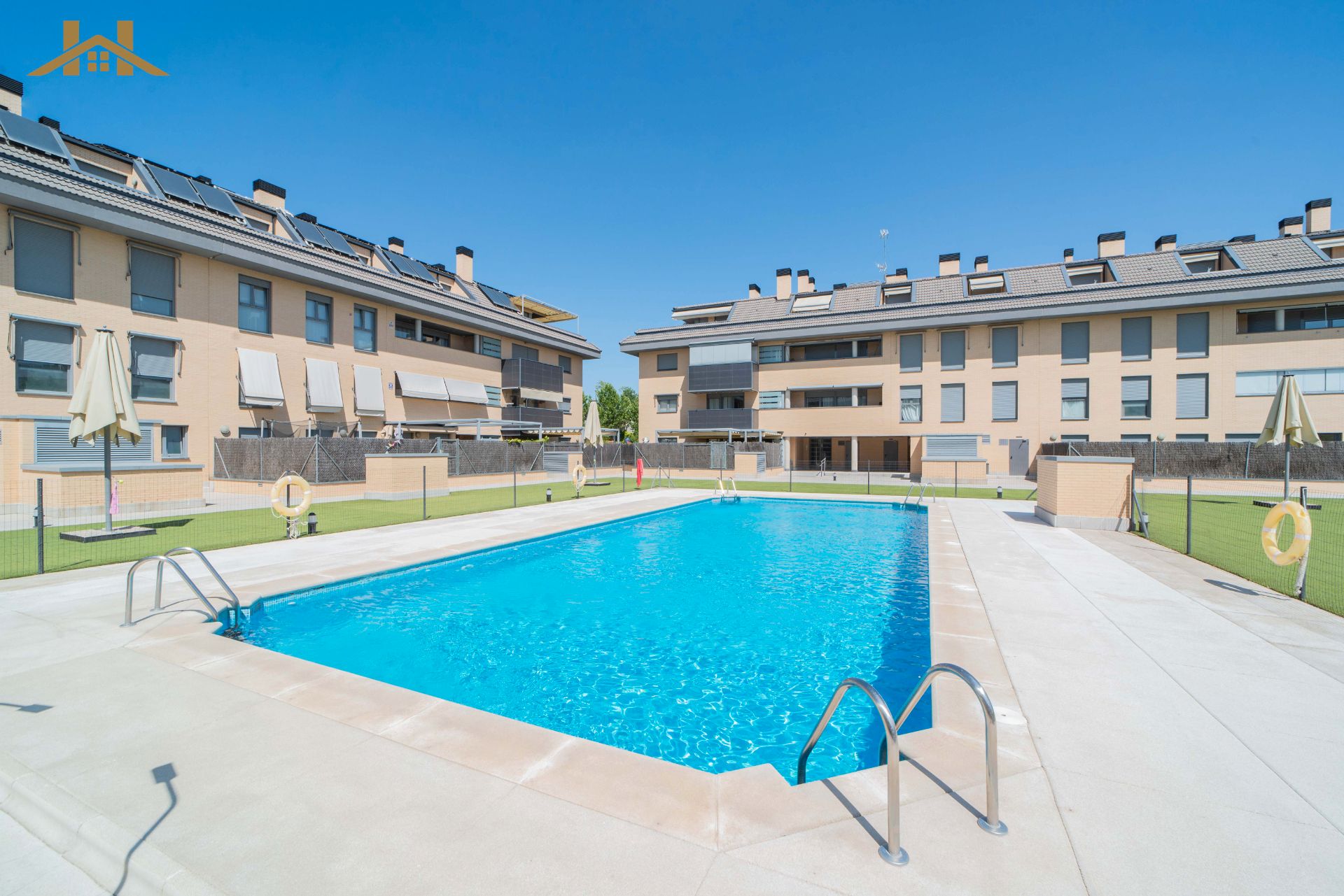 Swimming pool of Flat for sale in Boadilla del Monte  with Air Conditioner, Heating and Terrace